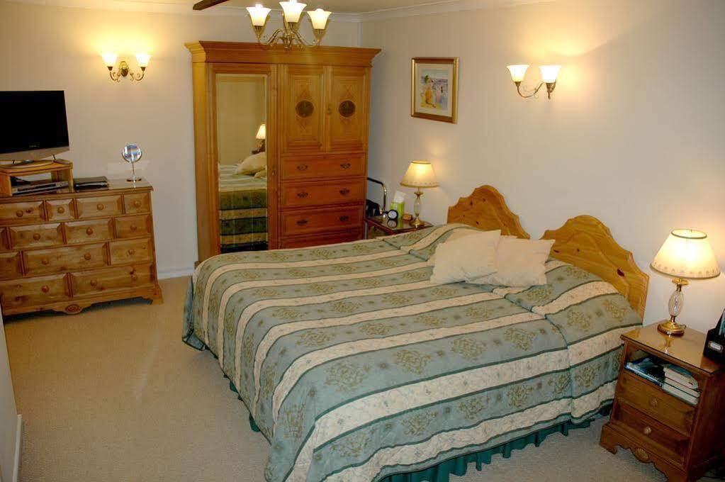 Coach House Cottage Борнмут Экстерьер фото